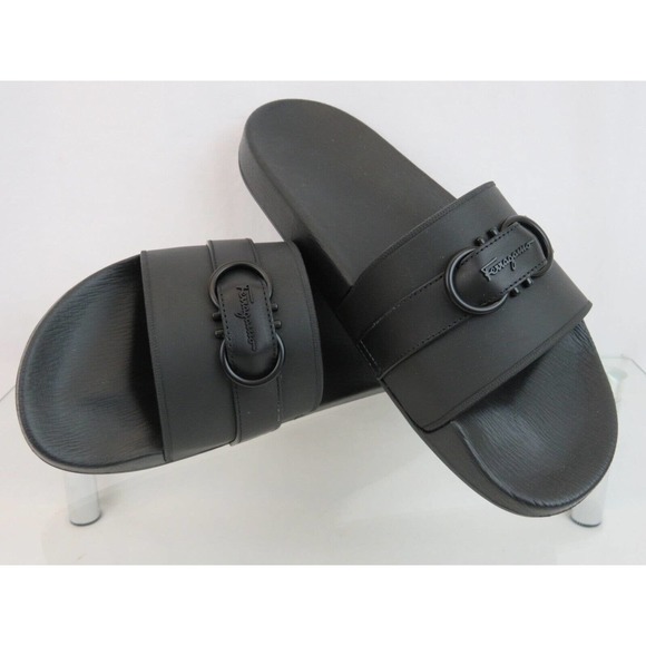 FERRAGAMO GROOVE 10 BLACK LEATHER STRAP GANCINI RUBBER LOGO SANDALS SLIDES 13 M - Picture 3 of 14